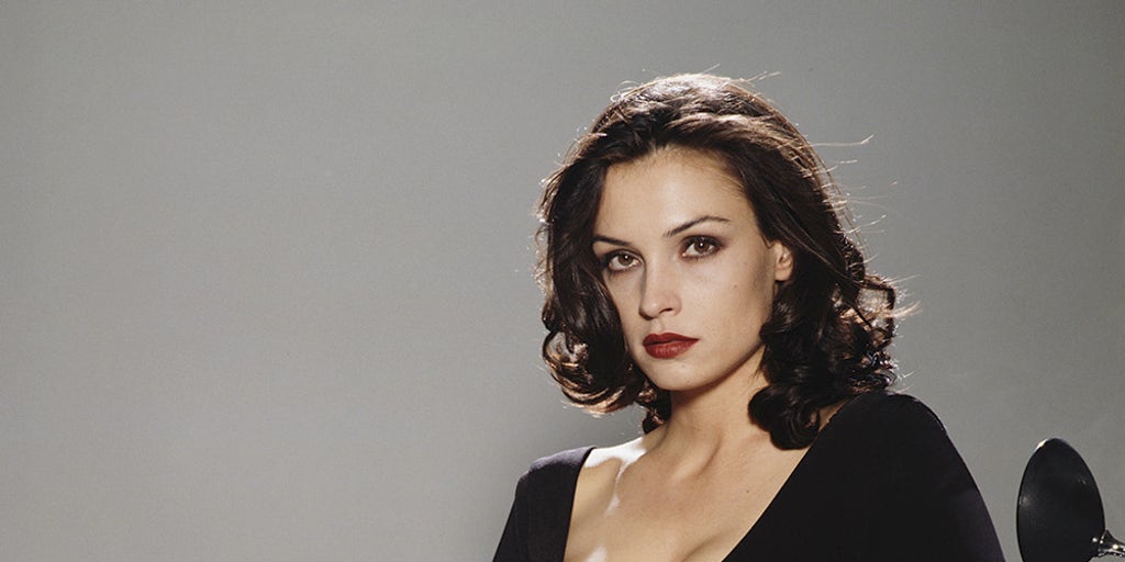 Golden eye bond girl